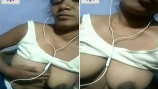 Desi whore reveals her XXX boobs and plays with them for webcam