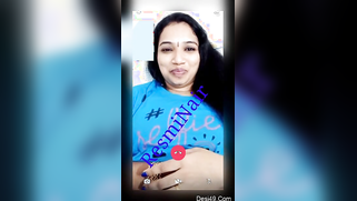 Desi brunette XXX teases webcam clients with her soft sexy belly