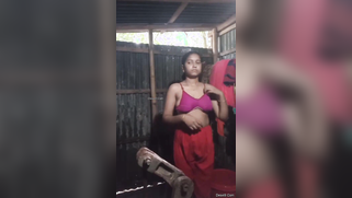 Cute XXX Desi girl poses all nude changing clothes after shower | XXX Video on AllSex.XXX