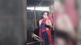 Cute XXX Desi girl poses all nude changing clothes after shower | XXX Video on AllSex.XXX