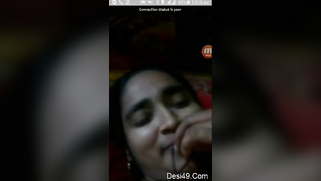 Chubby slut poses XXX nude demonstrating her Desi tits and pussy