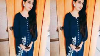 Chesty Desi gal XXX plays with her wet hairy twat in the toilet