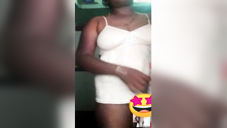 Nude Desi whore impresses with her chubby body and XXX fingering