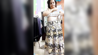 Slutty Desi mature with chubby body XXX spreads her hairy pussy | XXX Video on AllSex.XXX