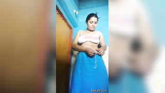 Desi bitch puts her dress off to XXX tease with nude body at home | XXX Video on AllSex.XXX