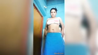 Desi bitch puts her dress off to XXX tease with nude body at home | XXX Video on AllSex.XXX