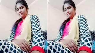 MILF Desi twat in XXX webcam show makes a guy go crazy with lust