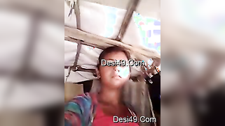 Desi hottie demonstrates her XXX perky tits in the changing booth