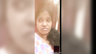 Desi bitch XXX makes a sexy selfie boasting of her huge heavy tits