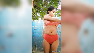 Slender XXX Desi babe dries her body and poses nude in the yard | XXX Video on AllSex.XXX