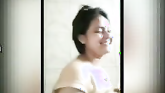 Smiling Desi hottie shows her hot XXX bathing for webcam lovers | XXX Video on AllSex.XXX