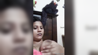 Desi cutie in pink actively XXX fingers her wet pussy on the bed