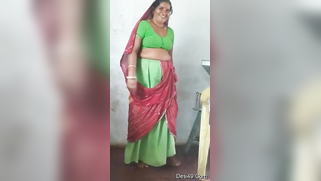 Hubby films his Desi wife when she lifts dress to show XXX pussy | XXX Video on AllSex.XXX