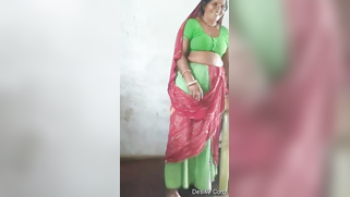 Hubby films his Desi wife when she lifts dress to show XXX pussy | XXX Video on AllSex.XXX