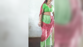 Hubby films his Desi wife when she lifts dress to show XXX pussy | XXX Video on AllSex.XXX