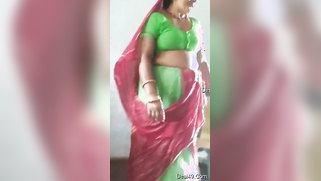 Hubby films his Desi wife when she lifts dress to show XXX pussy | XXX Video on AllSex.XXX