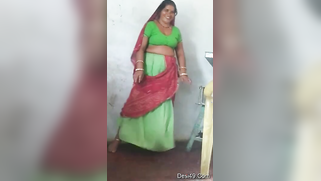 Hubby films his Desi wife when she lifts dress to show XXX pussy | XXX Video on AllSex.XXX