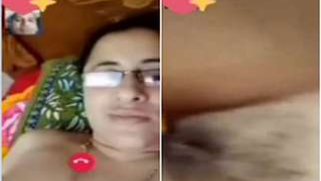 Amateur webcam whore with glasses XXX demonstrates her hairy cunt | XXX Video on AllSex.XXX