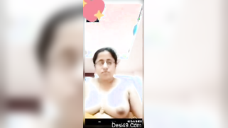 Amateur webcam whore with glasses XXX demonstrates her hairy cunt | XXX Video on AllSex.XXX