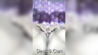 Desi bitch XXX masturbates sticking a tube of toothpaste into twat | XXX Video on AllSex.XXX