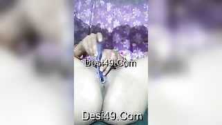 Desi bitch XXX masturbates sticking a tube of toothpaste into twat | XXX Video on AllSex.XXX