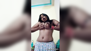 Topless Desi babe XXX shakes and plays with her fantastic boobs | XXX Video on AllSex.XXX