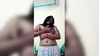 Topless Desi babe XXX shakes and plays with her fantastic boobs | XXX Video on AllSex.XXX