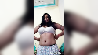 Topless Desi babe XXX shakes and plays with her fantastic boobs | XXX Video on AllSex.XXX