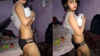 Hottie spreads legs wide to show off her Desi XXX fucking holes