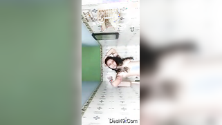 Seductive Desi babe makes amateur XXX video of her bathing topless | XXX Video on AllSex.XXX