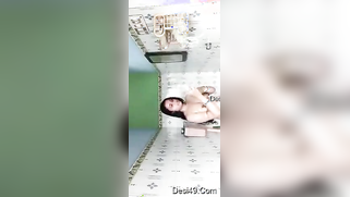 Seductive Desi babe makes amateur XXX video of her bathing topless | XXX Video on AllSex.XXX