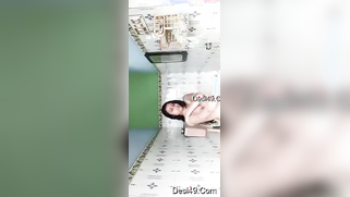 Seductive Desi babe makes amateur XXX video of her bathing topless | XXX Video on AllSex.XXX