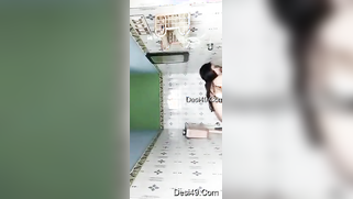 Seductive Desi babe makes amateur XXX video of her bathing topless | XXX Video on AllSex.XXX