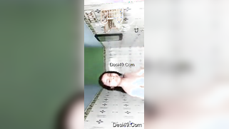 Seductive Desi babe makes amateur XXX video of her bathing topless | XXX Video on AllSex.XXX