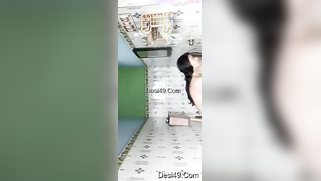 Seductive Desi babe makes amateur XXX video of her bathing topless | XXX Video on AllSex.XXX