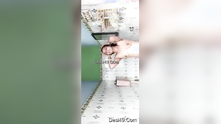 Seductive Desi babe makes amateur XXX video of her bathing topless | XXX Video on AllSex.XXX