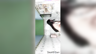 Seductive Desi babe makes amateur XXX video of her bathing topless | XXX Video on AllSex.XXX