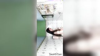 Seductive Desi babe makes amateur XXX video of her bathing topless | XXX Video on AllSex.XXX