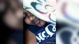 Desi girl hides under the blanket to show off her tits in XXX call