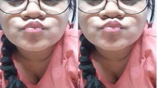 Big ass of amateur Desi XXX webcam model is shown to a horny male