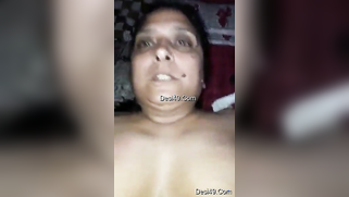 Desi auntie shows off her filled with cum mature twat in XXX video