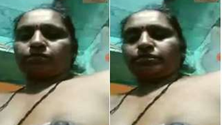 Experienced Desi webcam model pleases a guy with her big XXX boobs | XXX Video on AllSex.XXX