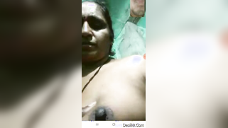 Experienced Desi webcam model pleases a guy with her big XXX boobs | XXX Video on AllSex.XXX