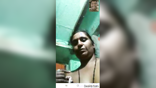 Experienced Desi webcam model pleases a guy with her big XXX boobs | XXX Video on AllSex.XXX