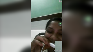 Nude boobs and XXX pussy of hot Desi model are shown for webcam