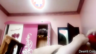 Nude Desi MILF poses all nude showing her huge XXX ass and breasts | XXX Video on AllSex.XXX