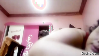 Nude Desi MILF poses all nude showing her huge XXX ass and breasts | XXX Video on AllSex.XXX