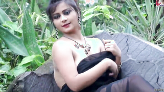 Erotic XXX session with amazing Desi model posing in the garden | XXX Video on AllSex.XXX