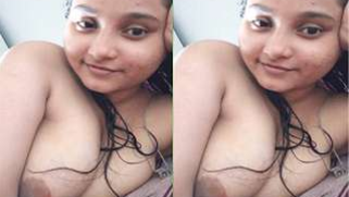Curvy Desi girl makes her XXX selfie posing nude and masturbating