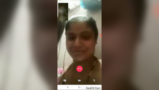 Experienced Desi webcam whore reveals her big XXX tits and nipples